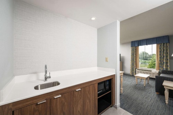 Hampton Inn By Hilton - Suites Cape Cod-West Yarmouth image 12