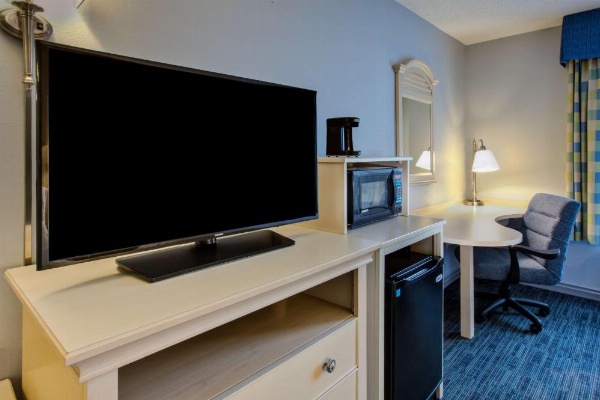 Hampton Inn By Hilton - Suites Cape Cod-West Yarmouth image 16